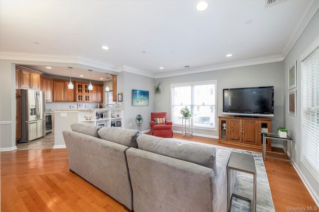 77 Maple Avenue 100, Rockville Centre, NY 11570