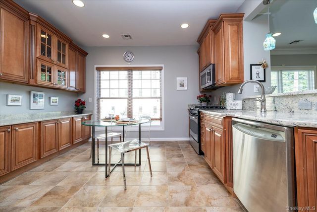 77 Maple Avenue 100, Rockville Centre, NY 11570