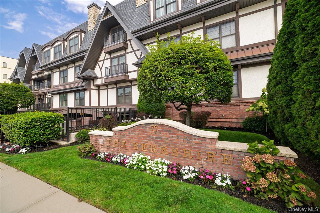 77 Maple Avenue 100, Rockville Centre, NY 11570 — photo 2