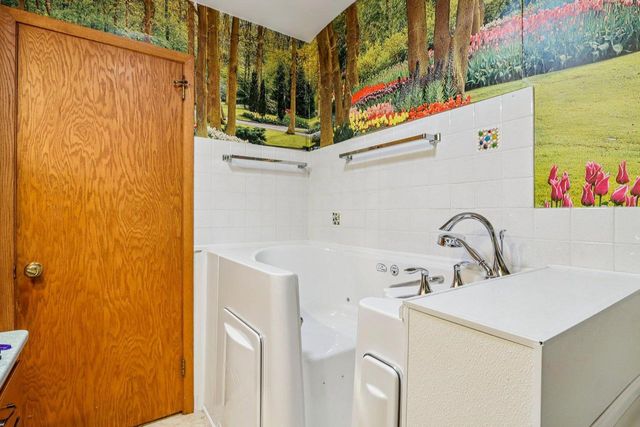 1626 Meadowcrest Lane, Middleton, WI 53562