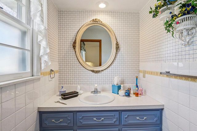 1626 Meadowcrest Lane, Middleton, WI 53562