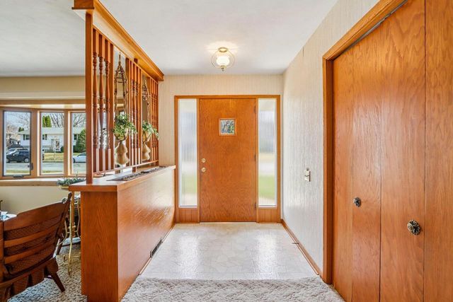 1626 Meadowcrest Lane, Middleton, WI 53562