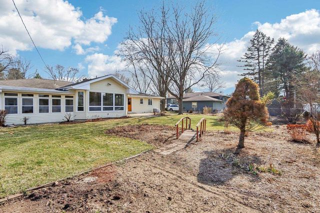 1626 Meadowcrest Lane, Middleton, WI 53562