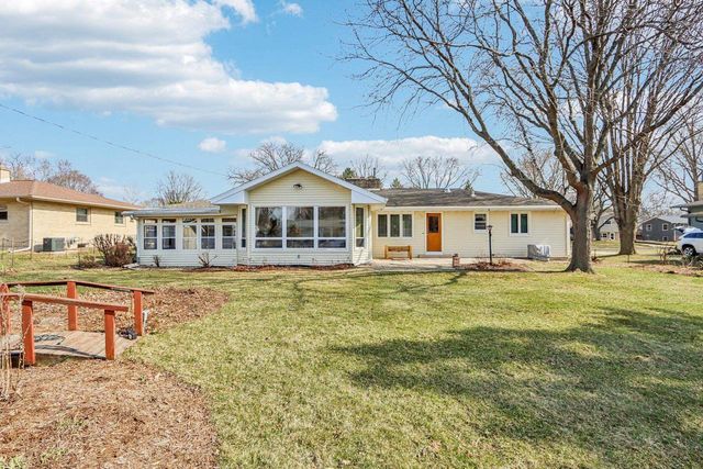 1626 Meadowcrest Lane, Middleton, WI 53562