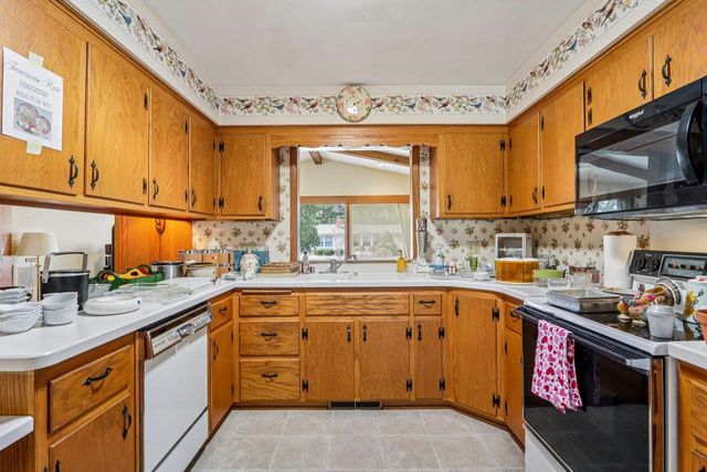 1626 Meadowcrest Lane, Middleton, WI 53562