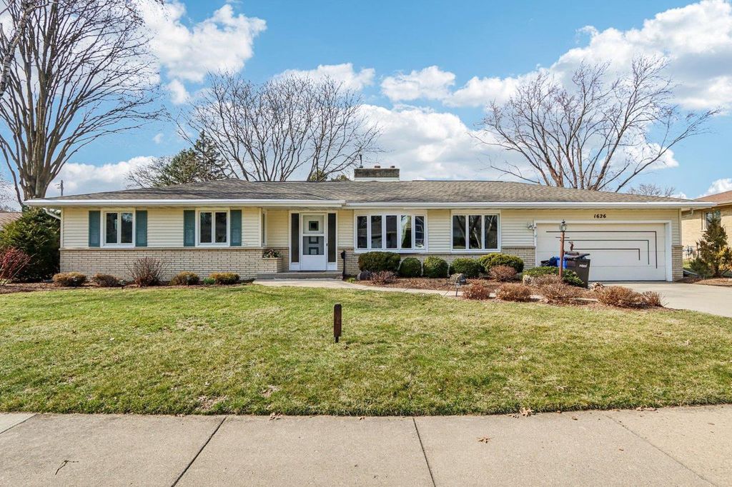1626 Meadowcrest Lane, Middleton, WI 53562