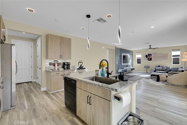 882 Kirkwood Court, Olivehurst, CA 95961