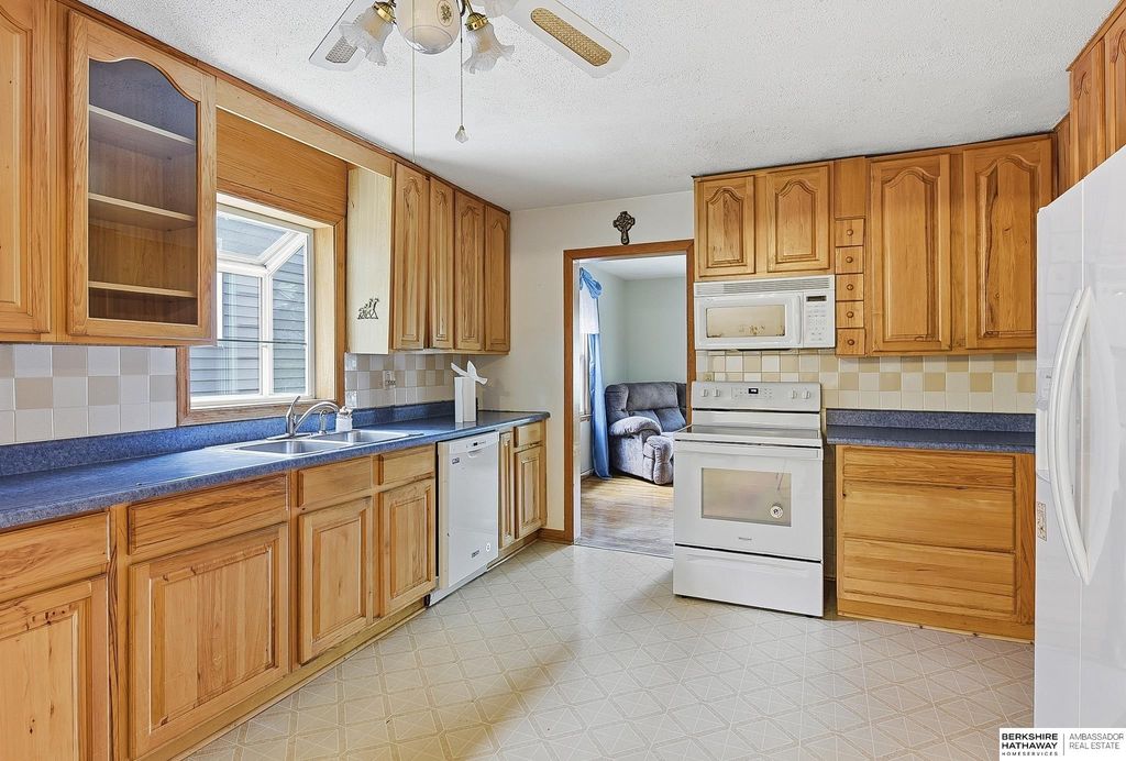 2627 N 70 Street, Omaha, NE 68104