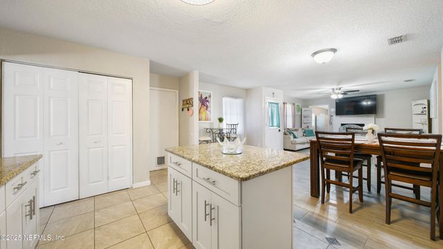 11428 RUSTIC PINES Circle E, Jacksonville, FL 32257