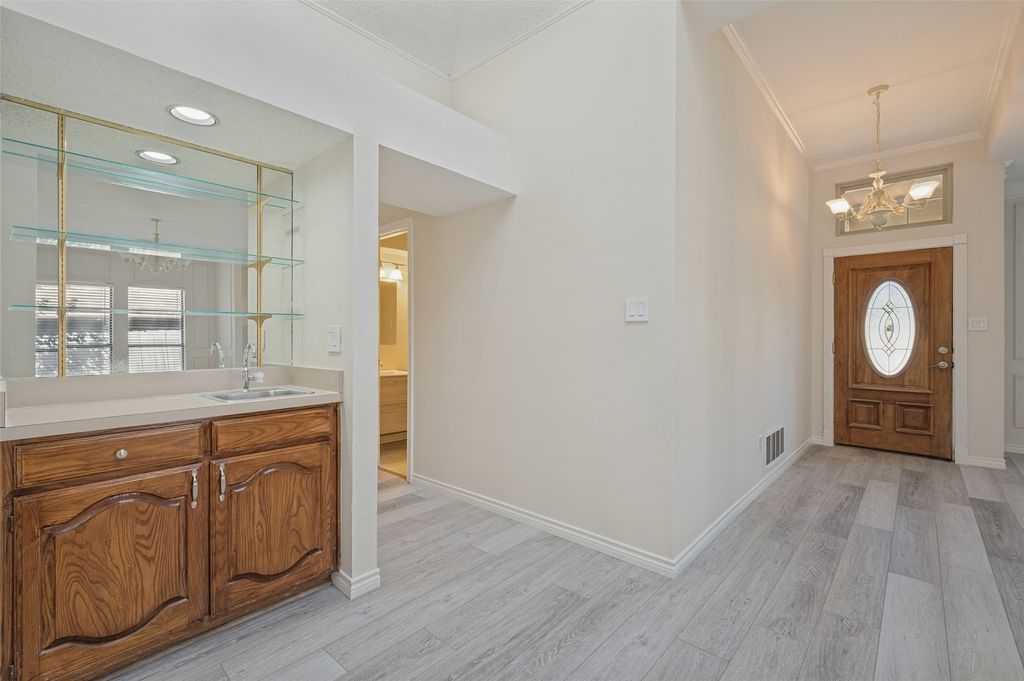 1404 Chesterfield Drive, Carrollton, TX 75007 — photo 4