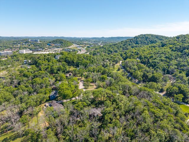877 Hillhaven Ct, Nashville, TN 37220