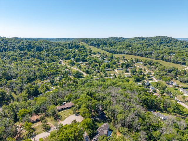 877 Hillhaven Ct, Nashville, TN 37220