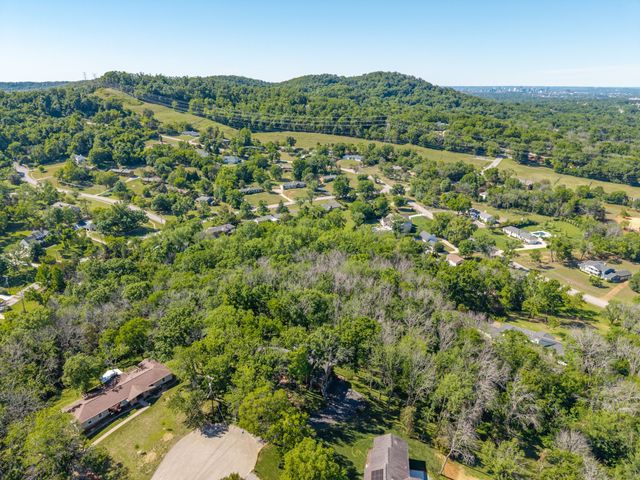 877 Hillhaven Ct, Nashville, TN 37220