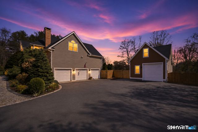 16 Robin Hood Lane, Easton, CT 06612