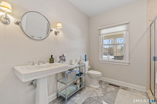 16 Robin Hood Lane, Easton, CT 06612
