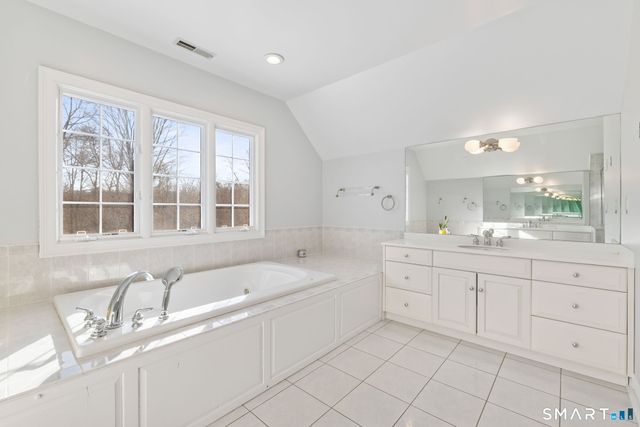 16 Robin Hood Lane, Easton, CT 06612