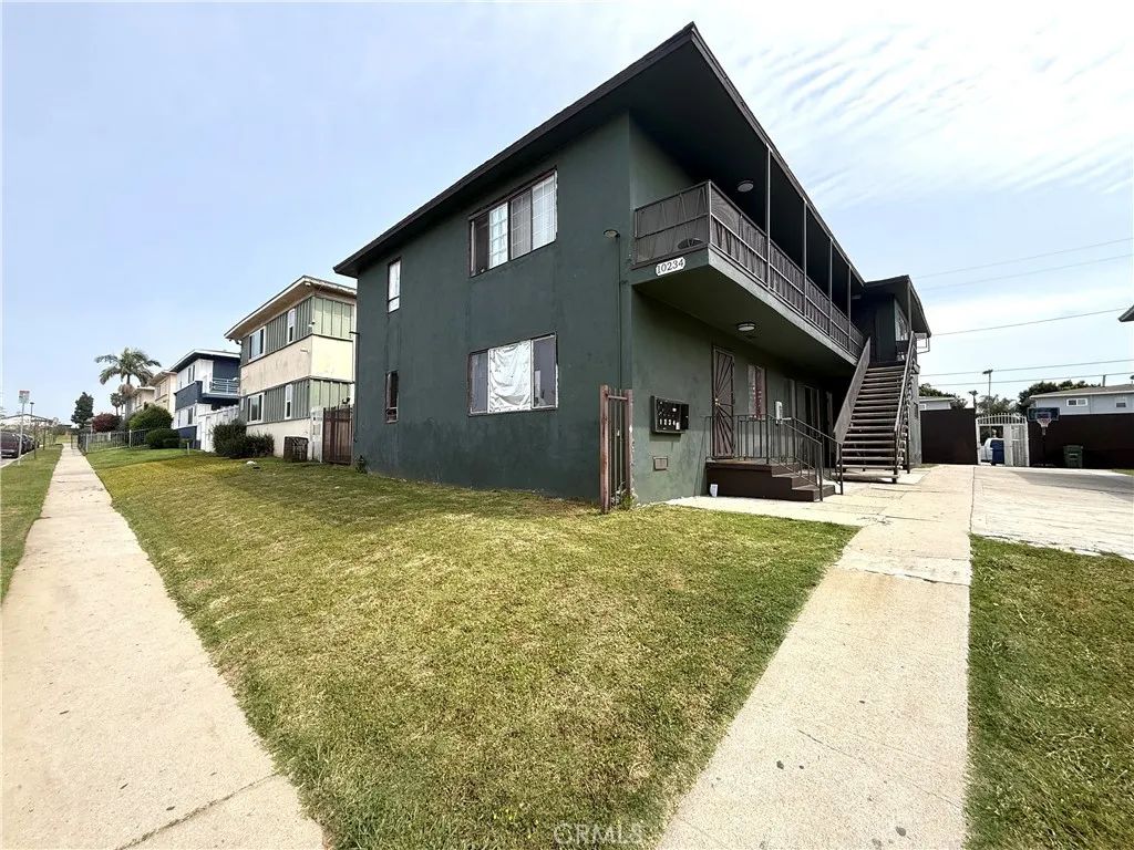10234 Woodworth Avenue 2, Inglewood, CA 90303
