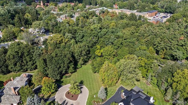 42 Beresford Court, Bloomfield Hills, MI 48304