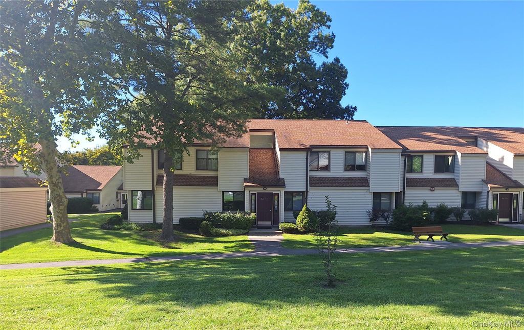 52 Jefferson Oval A, Yorktown Heights, NY 10598 — exterior
