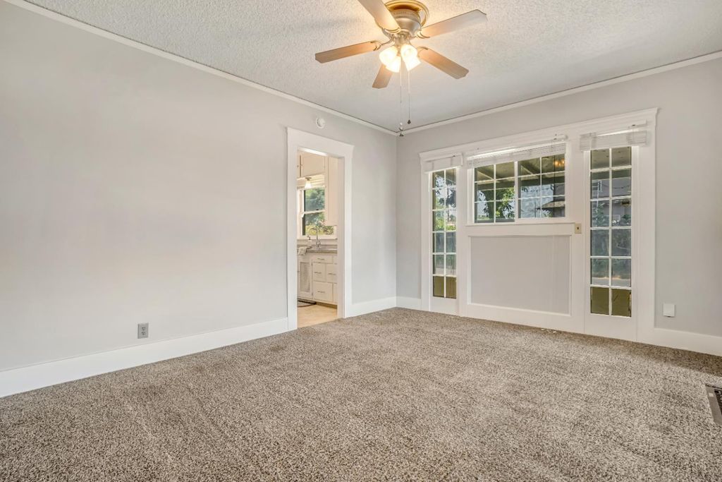 Image 11 of property listing at 1295 N Glenn Avenue, Fresno, CA 93728