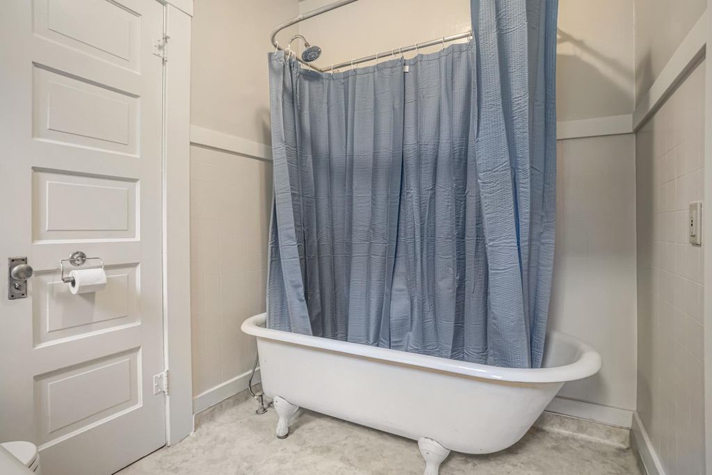 Image 18 of property listing at 1295 N Glenn Avenue, Fresno, CA 93728