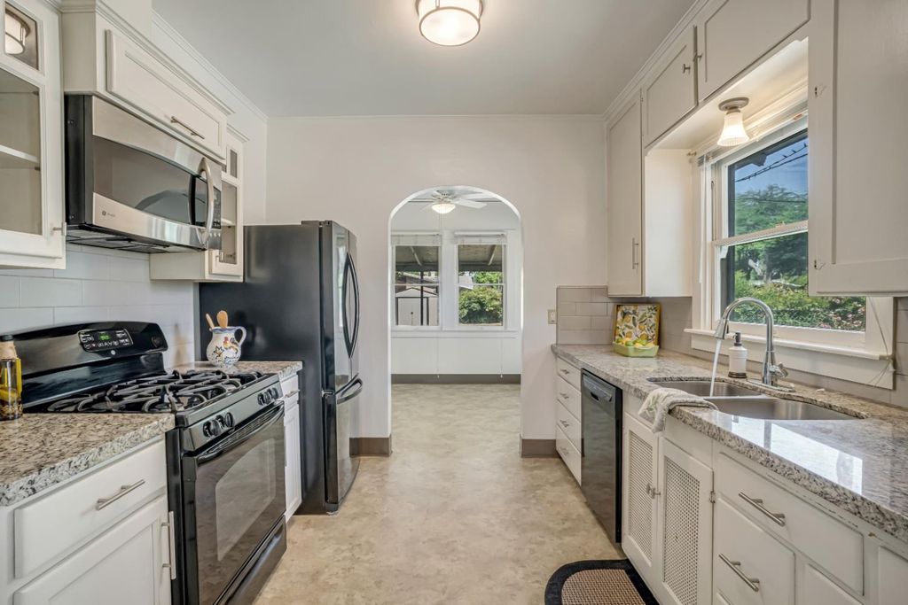 Image 31 of property listing at 1295 N Glenn Avenue, Fresno, CA 93728