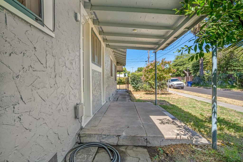 Image 34 of property listing at 1295 N Glenn Avenue, Fresno, CA 93728