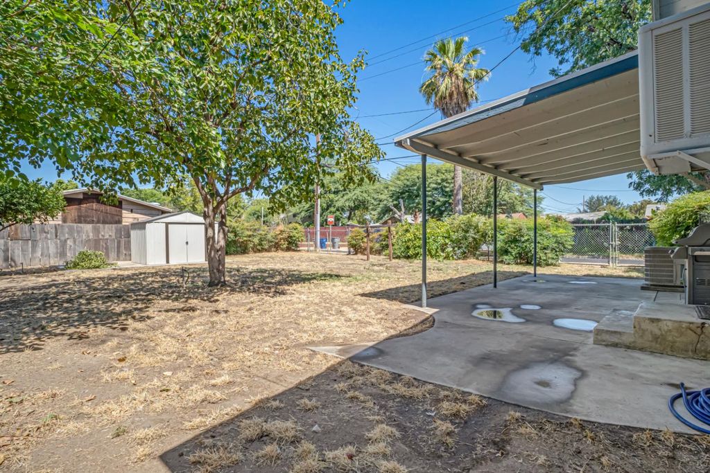 Image 35 of property listing at 1295 N Glenn Avenue, Fresno, CA 93728