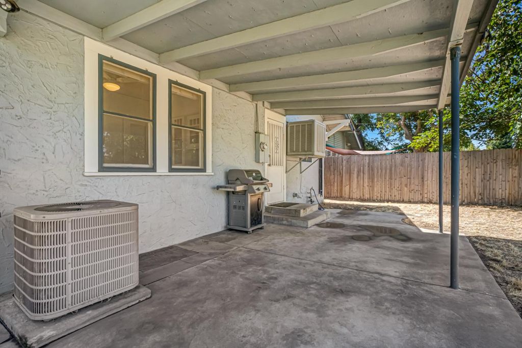 Image 37 of property listing at 1295 N Glenn Avenue, Fresno, CA 93728
