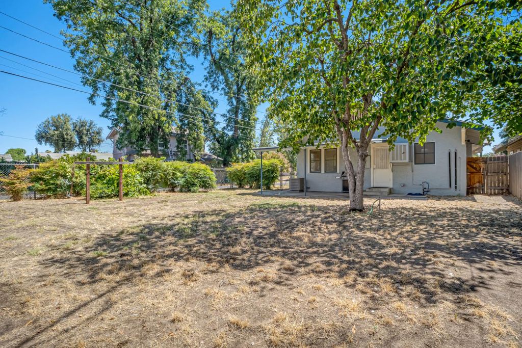 Image 39 of property listing at 1295 N Glenn Avenue, Fresno, CA 93728