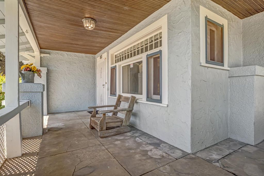 Image 4 of property listing at 1295 N Glenn Avenue, Fresno, CA 93728