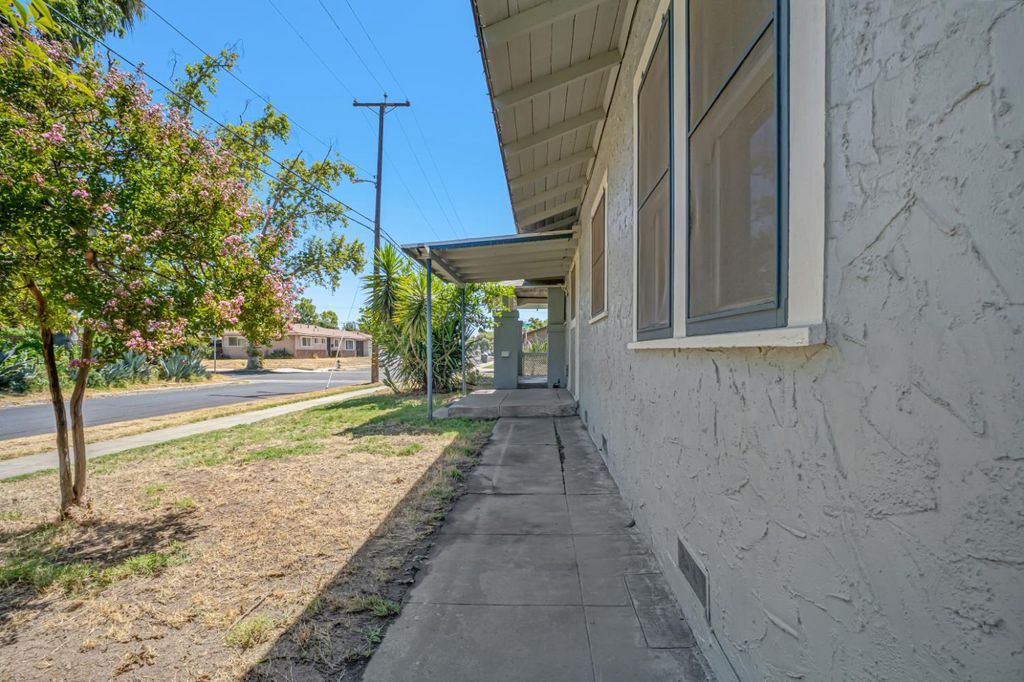 Image 41 of property listing at 1295 N Glenn Avenue, Fresno, CA 93728
