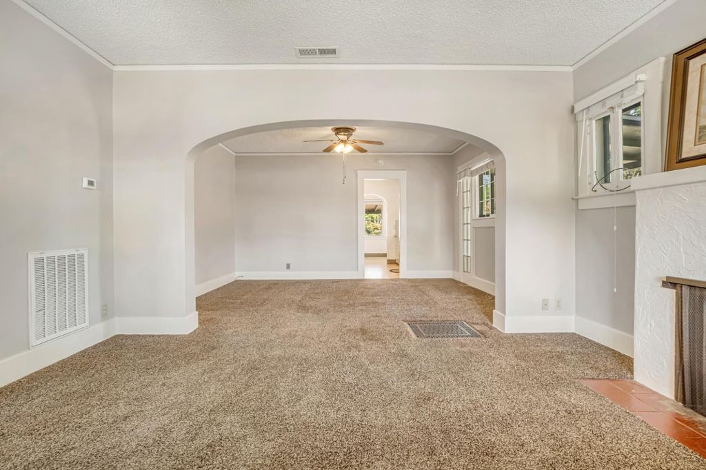 Image 9 of property listing at 1295 N Glenn Avenue, Fresno, CA 93728