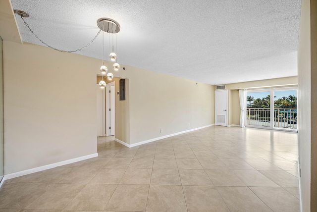 3301 S Ocean Boulevard 207, Highland Beach, FL 33487