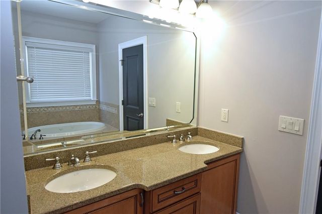 396 15th NW Street 8, Atlanta, GA 30318