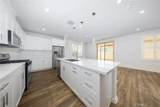 493 N Pinewood Avenue, Rialto, CA 92376