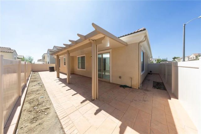 493 N Pinewood Avenue, Rialto, CA 92376