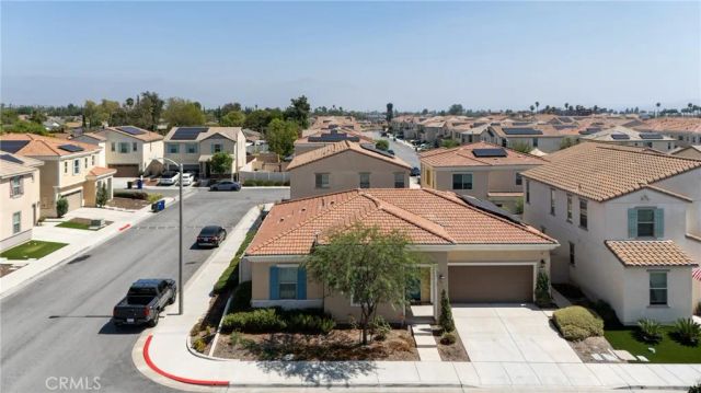 493 N Pinewood Avenue, Rialto, CA 92376