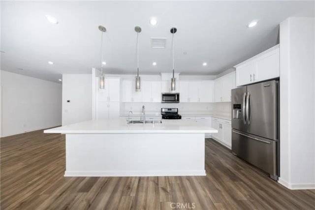 493 N Pinewood Avenue, Rialto, CA 92376