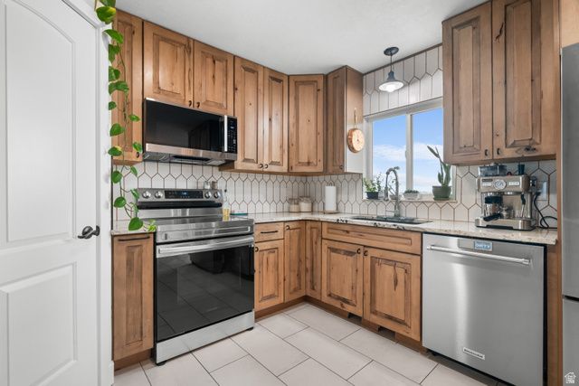 4901 W 650 N, West Point, UT 84015