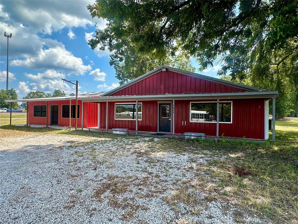 10950 Highway 150, Shepherd, TX 77371