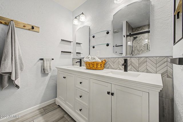 2109 E DUNBAR Drive, Tempe, AZ 85282