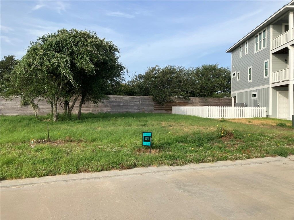 129 Breezeway Dr, Rockport, TX 78382 — exterior