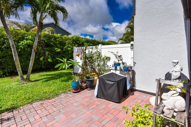 2641 Gately Drive W 1104, West Palm Beach, FL 33415