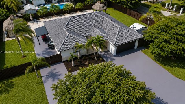 13282 SW 200th Ter, Miami, FL 33177