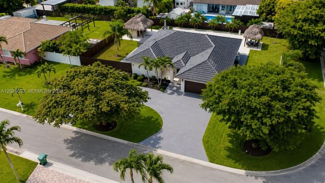 13282 SW 200th Ter, Miami, FL 33177