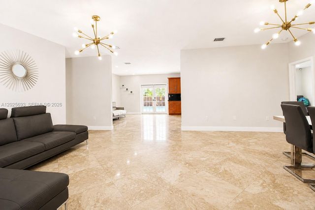 13282 SW 200th Ter, Miami, FL 33177