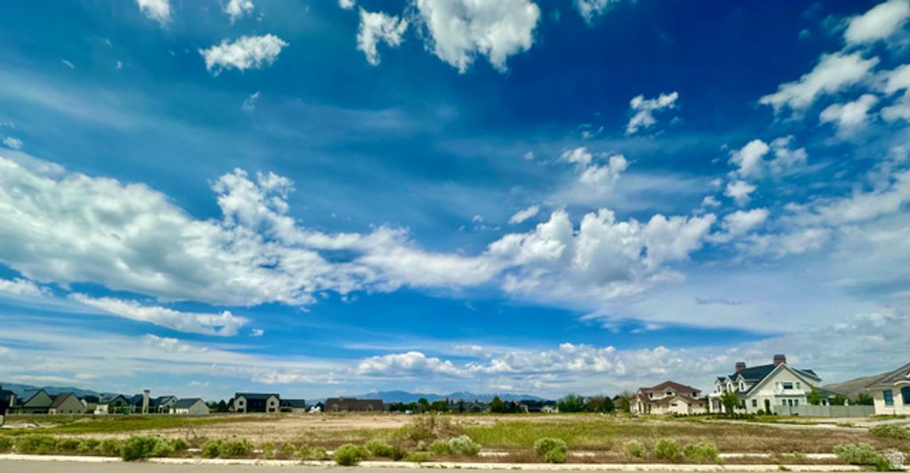 Image 2 of property listing at 9947 N 6450 W, Highland, UT 84003