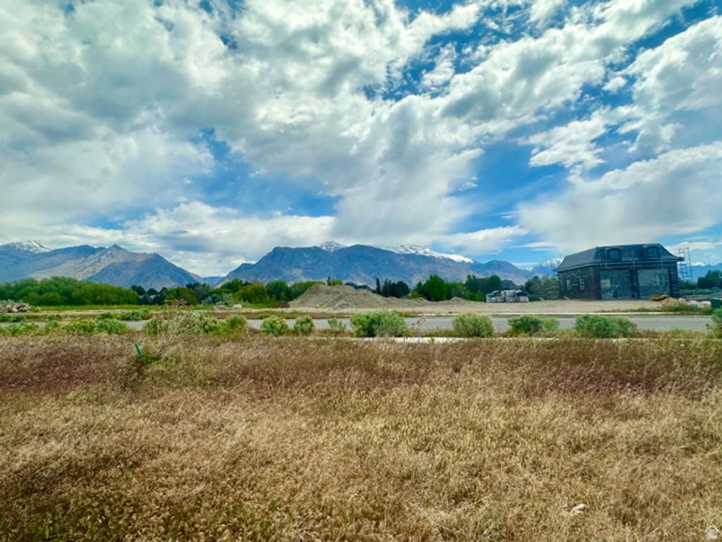 Image 4 of property listing at 9947 N 6450 W, Highland, UT 84003