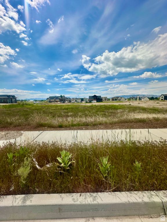 Image 7 of property listing at 9947 N 6450 W, Highland, UT 84003